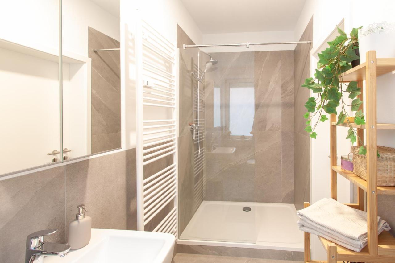 Juliusliving - Modernes Wohnen An Der Juliuspromenade Appartement Würzburg Buitenkant foto